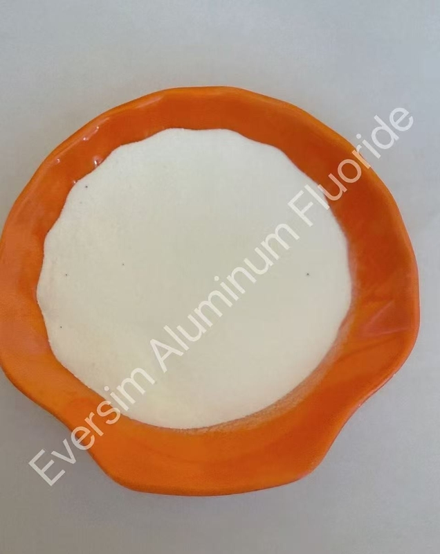 উচ্চ বিশুদ্ধতা সিএএস নং 7784-18-1 হোয়াইট স্যান্ডি অ্যালুমিনিয়াম ফ্লোরাইড AlF3 ফ্লাক্স জন্য এনামেল গ্লেজ